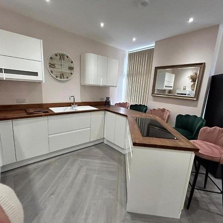 Strawberry Fields Suite By Sasco Apartments Блекпул Екстериор снимка
