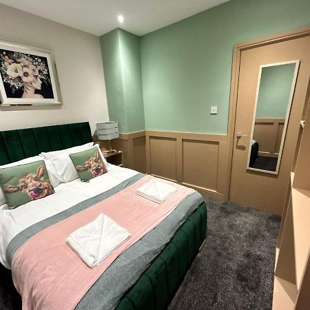 Strawberry Fields Suite By Sasco Apartments Блекпул Екстериор снимка