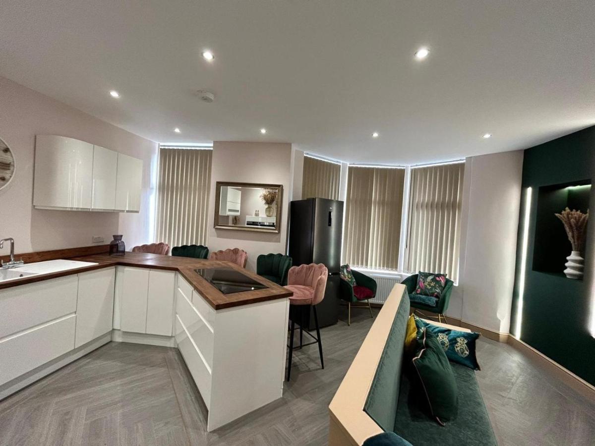 Strawberry Fields Suite By Sasco Apartments Блекпул Екстериор снимка