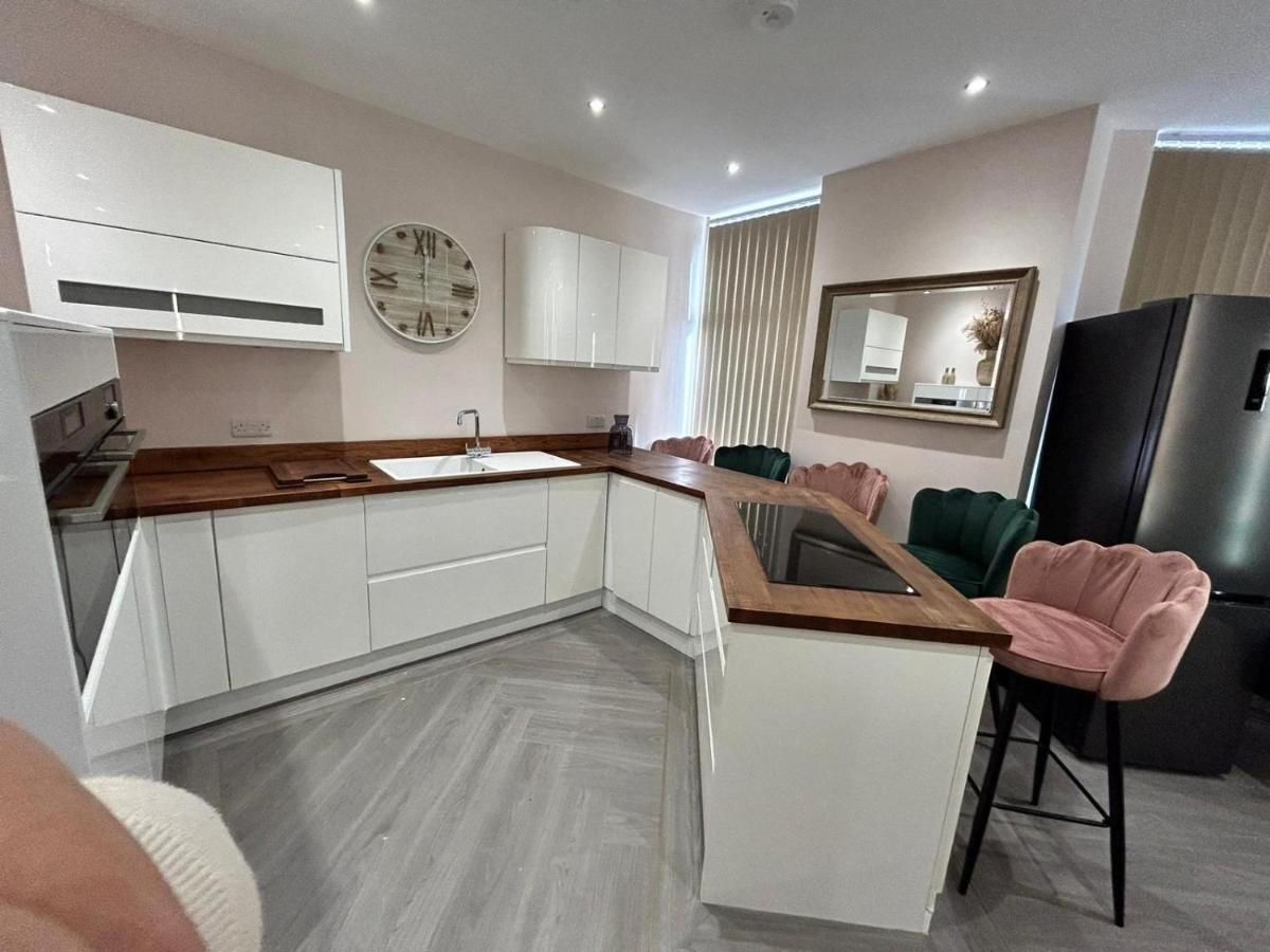 Strawberry Fields Suite By Sasco Apartments Блекпул Екстериор снимка