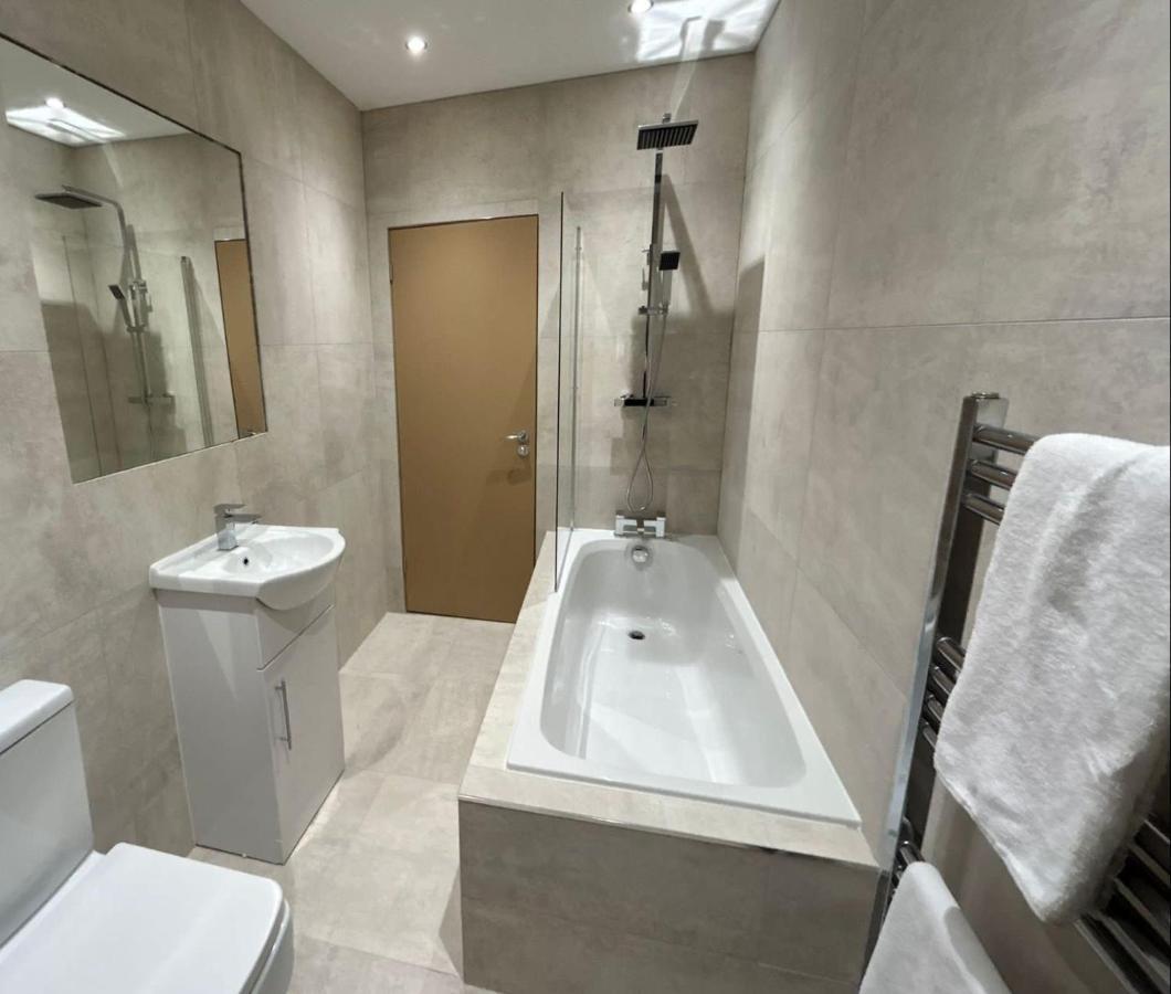 Strawberry Fields Suite By Sasco Apartments Блекпул Екстериор снимка