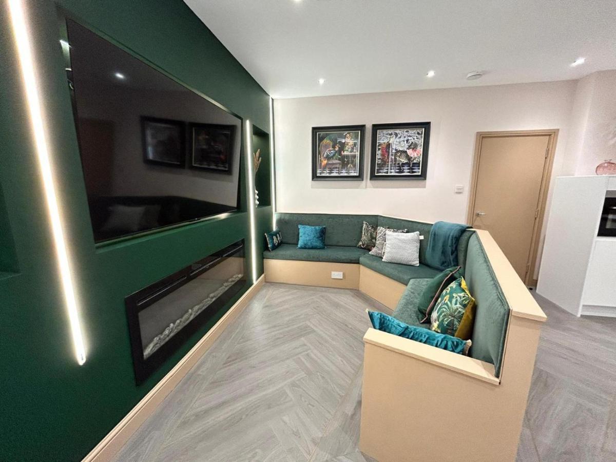 Strawberry Fields Suite By Sasco Apartments Блекпул Екстериор снимка