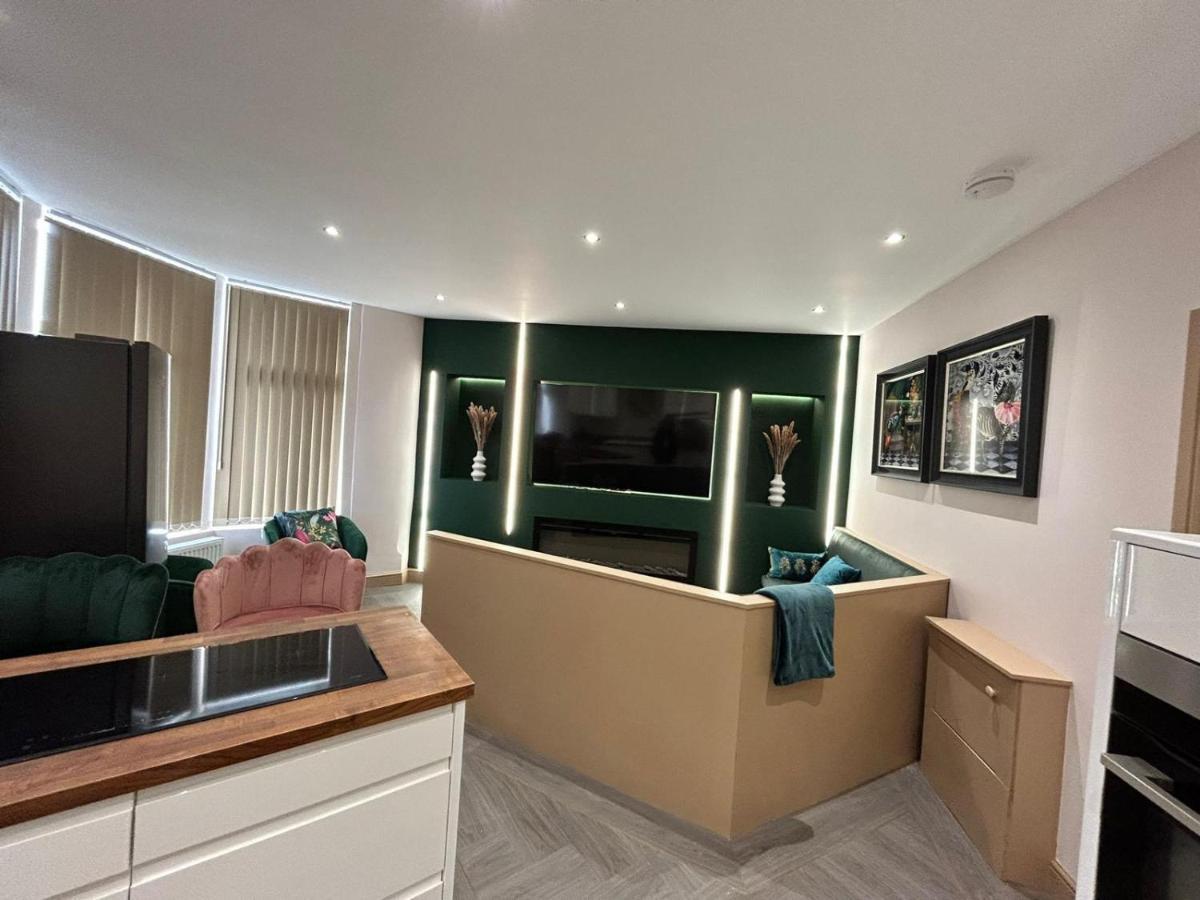 Strawberry Fields Suite By Sasco Apartments Блекпул Екстериор снимка