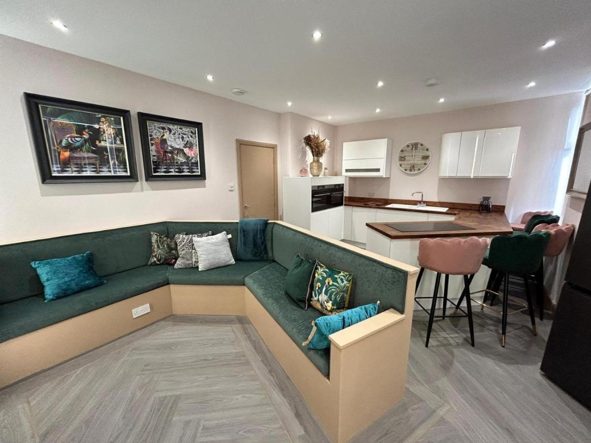 Strawberry Fields Suite By Sasco Apartments Блекпул Екстериор снимка