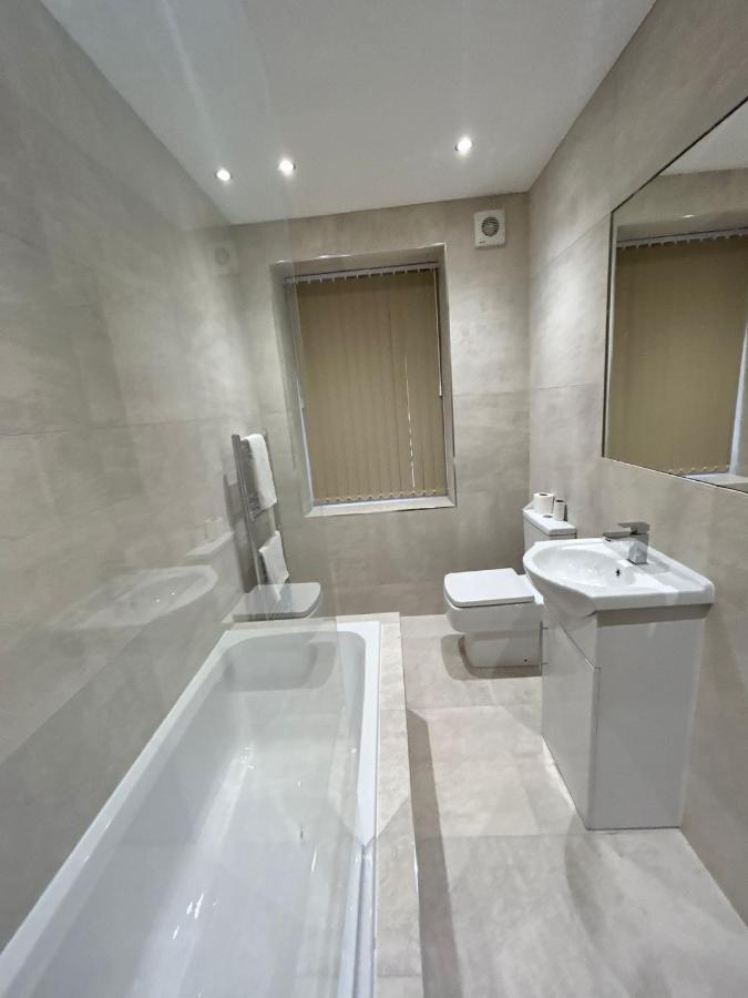 Strawberry Fields Suite By Sasco Apartments Блекпул Екстериор снимка