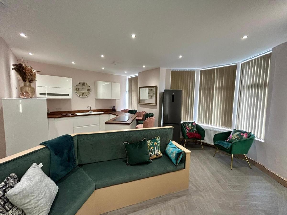 Strawberry Fields Suite By Sasco Apartments Блекпул Екстериор снимка