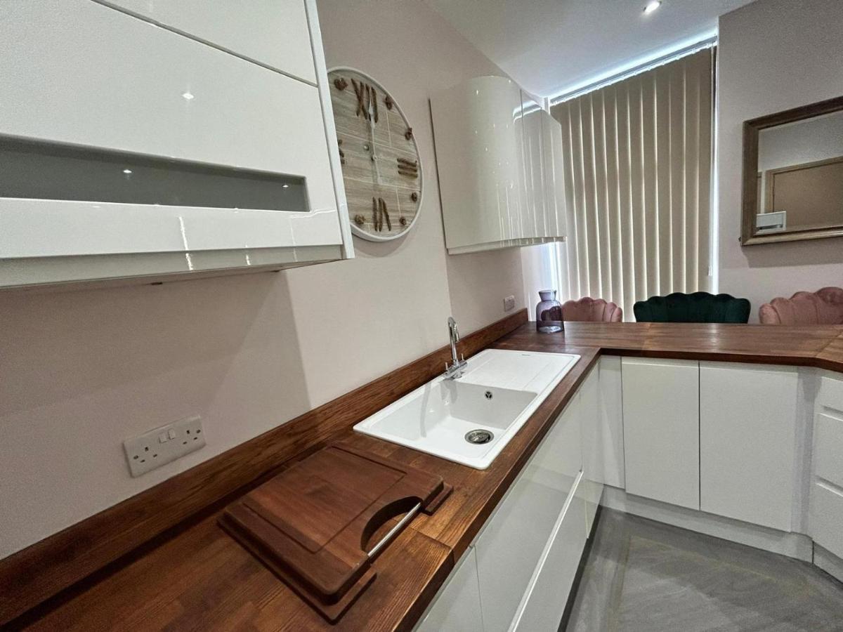 Strawberry Fields Suite By Sasco Apartments Блекпул Екстериор снимка